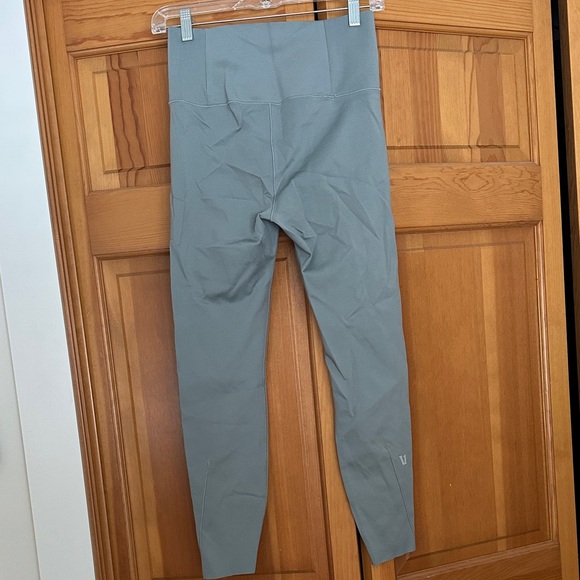 Vuori Women's Leggings in Sage Green - Picture 2 of 6